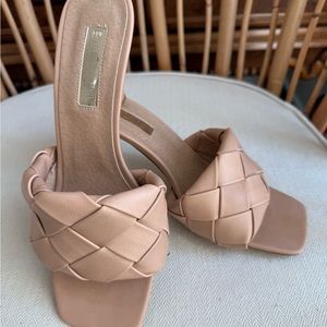 Billini Beige Woven Women's Heels Size 9